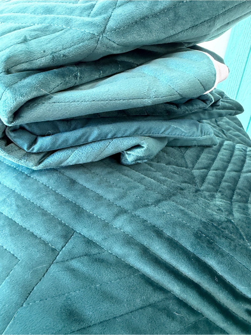 Plush Quilted Velvet Bedspread in Teal with 2 Shams (King Size) - Picture 2 of 2